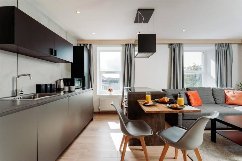 1BR Apartment - Sleeps 4 - Torquay Apartment in Torquay