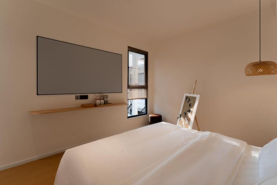 Bed, TV and multimedia
