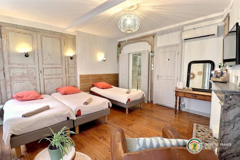 Shower, Photo of the whole room, Bedroom, hair dryier