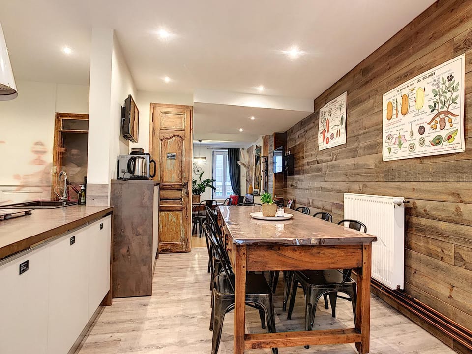 TV and multimedia, Coffee/tea facilities, Kitchen or kitchenette, Dining area, oven