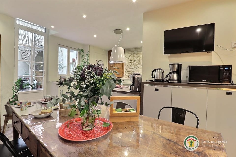 Dining area, stove, kitchen