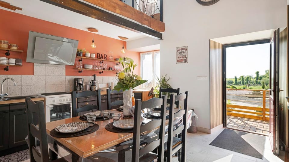Property building, Kitchen or kitchenette, Living room