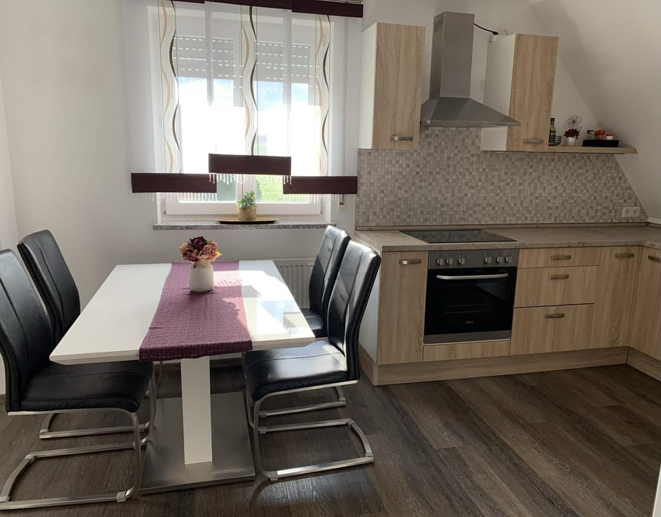 Kitchen or kitchenette, Seating area, Dining area, oven, stove