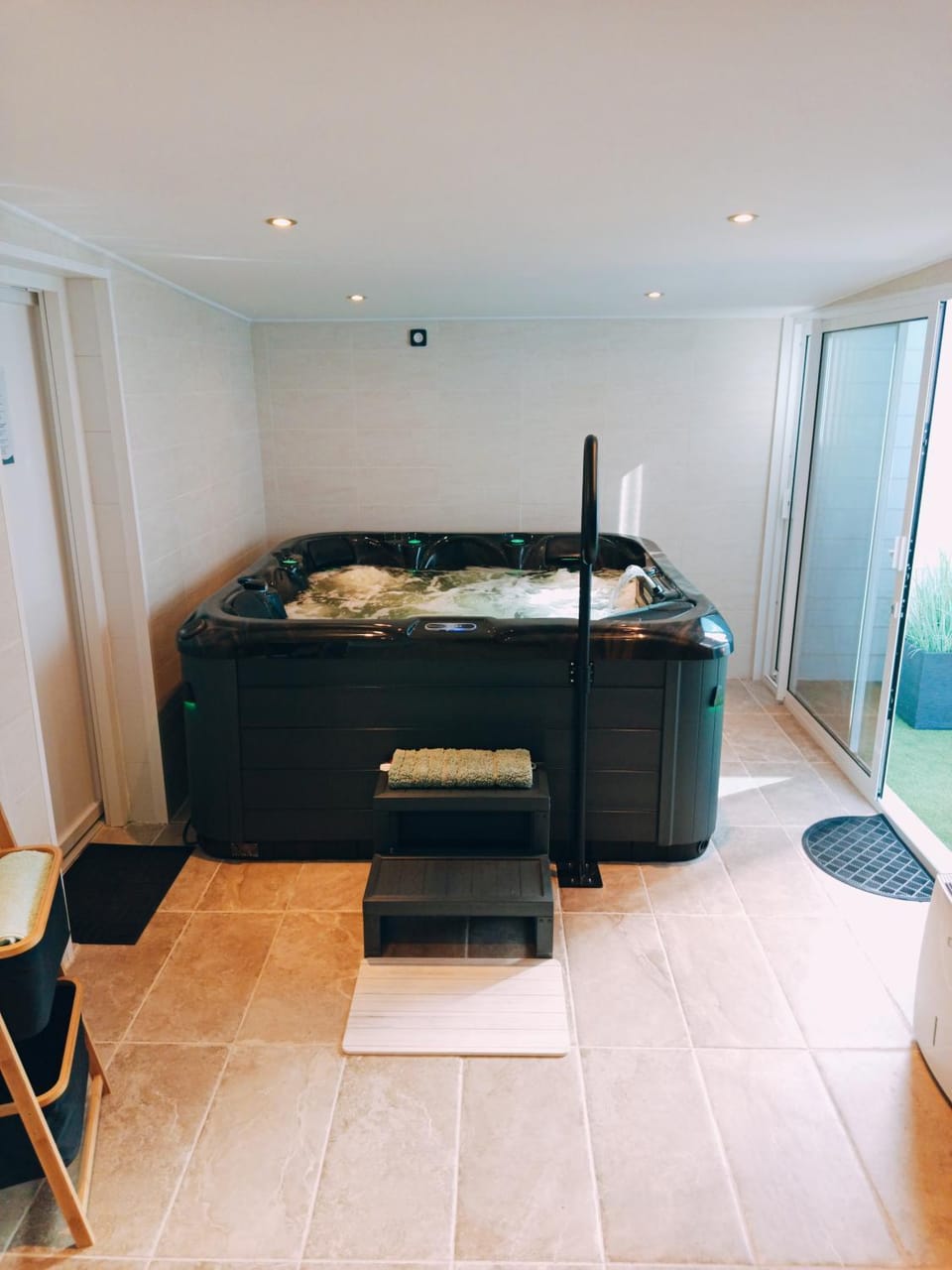 II - 3-Star Apt I Walk to Beach & Town I Paid Extras Spa, Garage & Breakfast Apartment in Calais