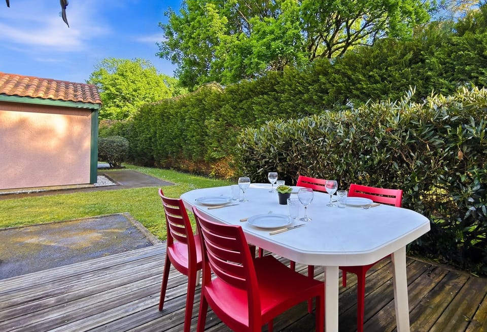 Patio, Garden, Dining area