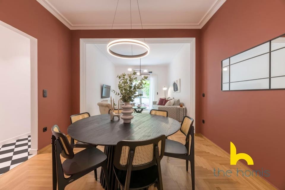 Grand 3-BDR, 2,5 Bath in Kipseli With Fireplace! Apartment in Athens