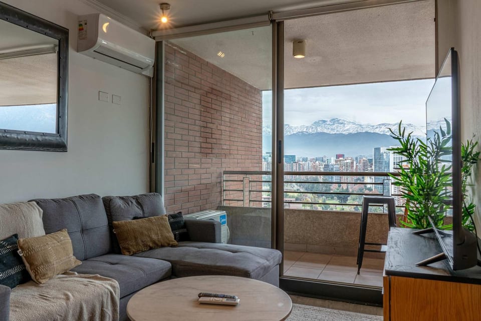 HOM I Pasos del Metro I Las Condes I AC I Parking 0226 Apartment in Providencia