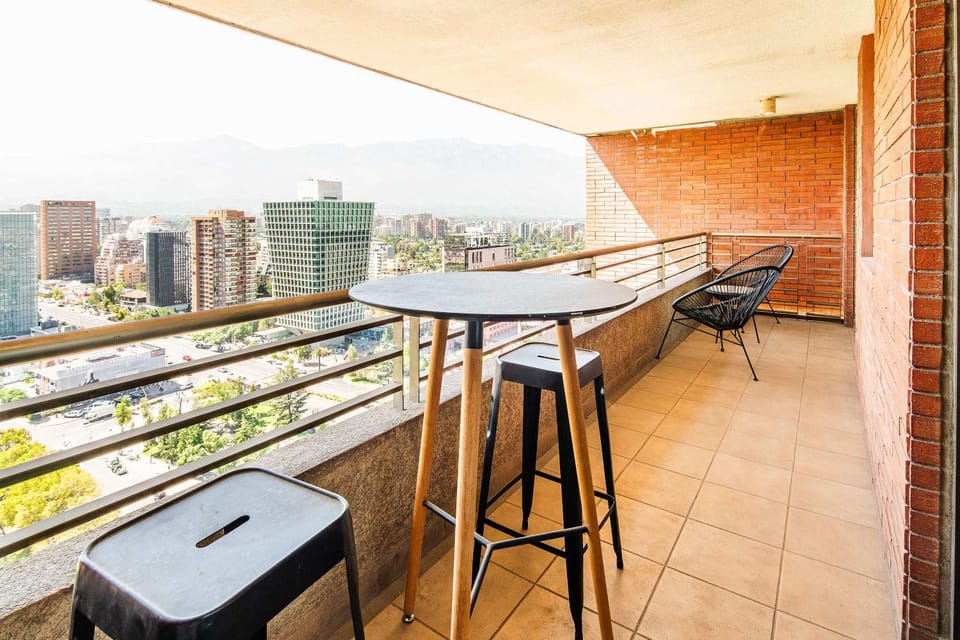 HOM I Pasos del Metro I Las Condes I AC I Parking 0226 Apartment in Providencia