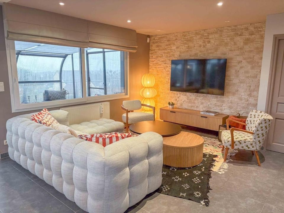Communal lounge/ TV room, TV and multimedia, Living room, Seating area