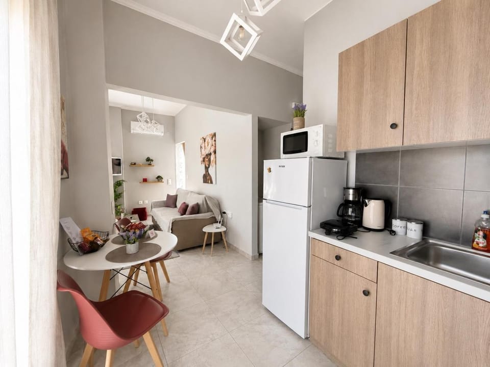 Kitchen or kitchenette, Living room, Seating area, Dining area, oven
