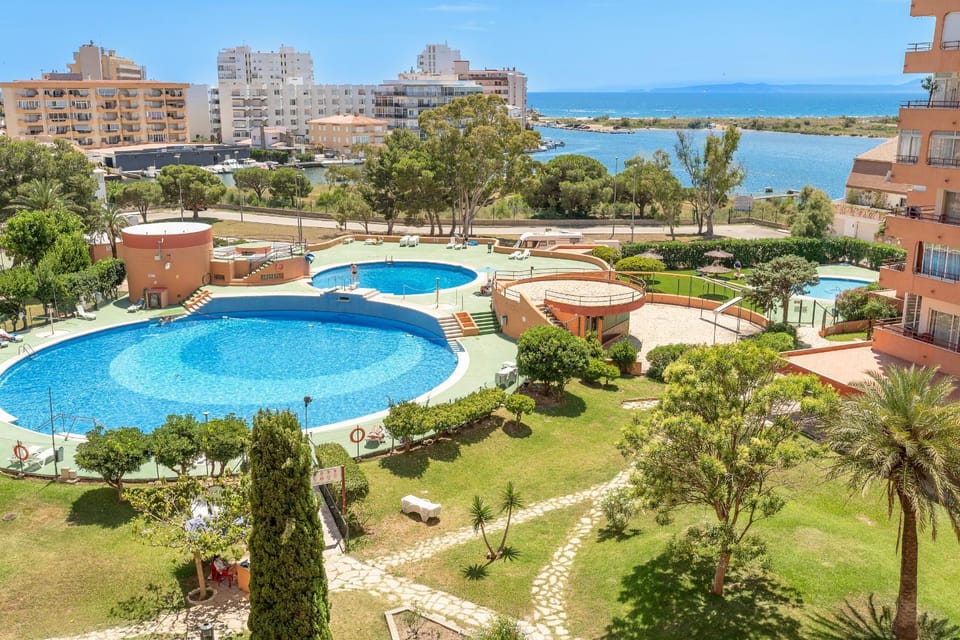 Nearby landmark, Swimming pool