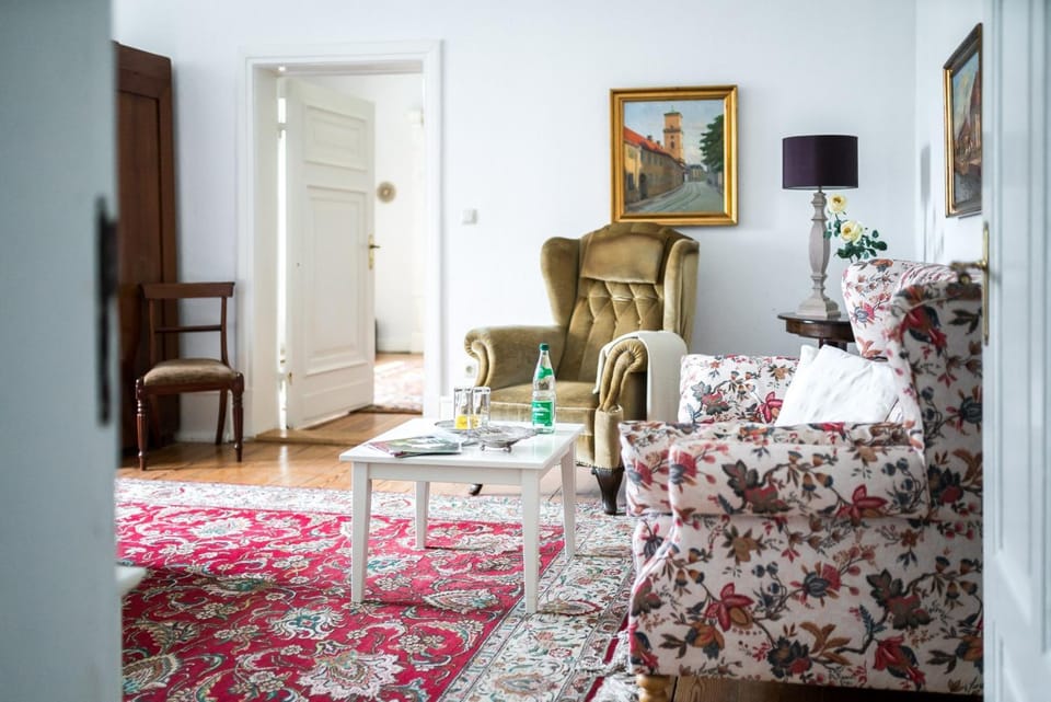 Seating area, Bedroom