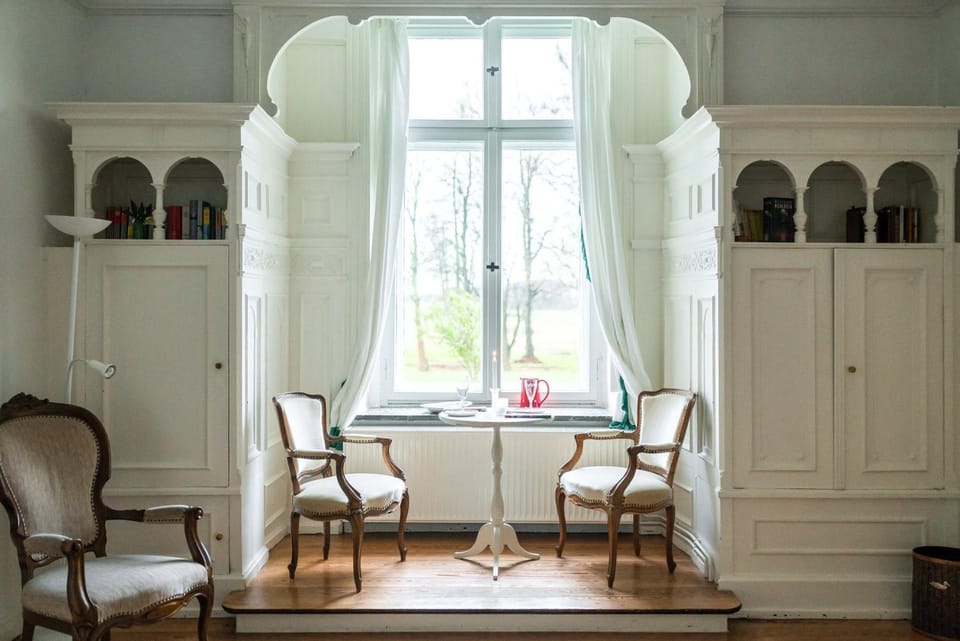 Seating area, kitchen
