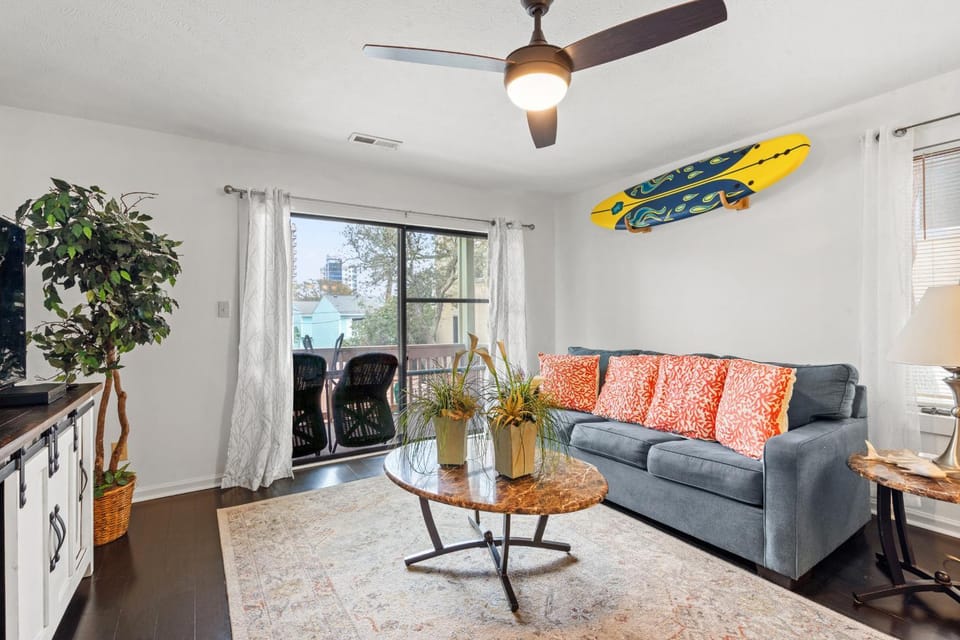 Day, Balcony/Terrace, Living room, Seating area, furniture