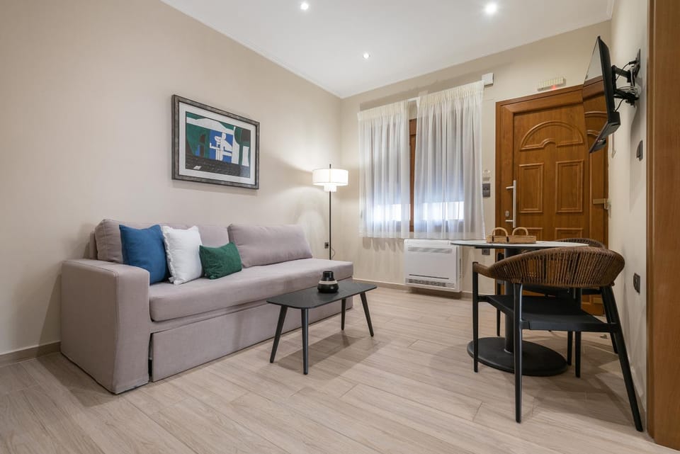 TV and multimedia, Living room, Dining area
