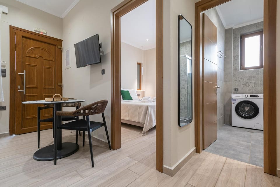 Bathroom, TV and multimedia, Dining area, Bedroom