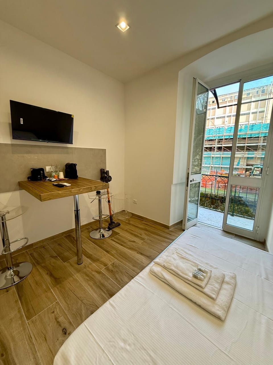 Sixtyfour Guest House - Free Parking Bed and Breakfast in Genoa