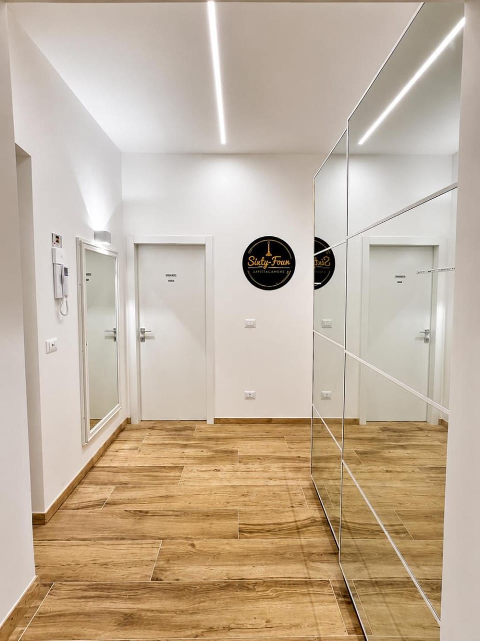 Sixtyfour Guest House - Free Parking Bed and Breakfast in Genoa