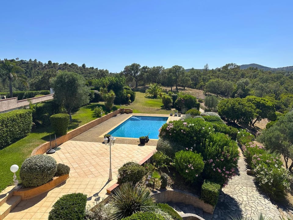 Villa RIVA pour 8 personnes avec piscine privée, au cœur du Domaine de Valcros La Londe-les-Maures Villa in La Londe-les-Maures