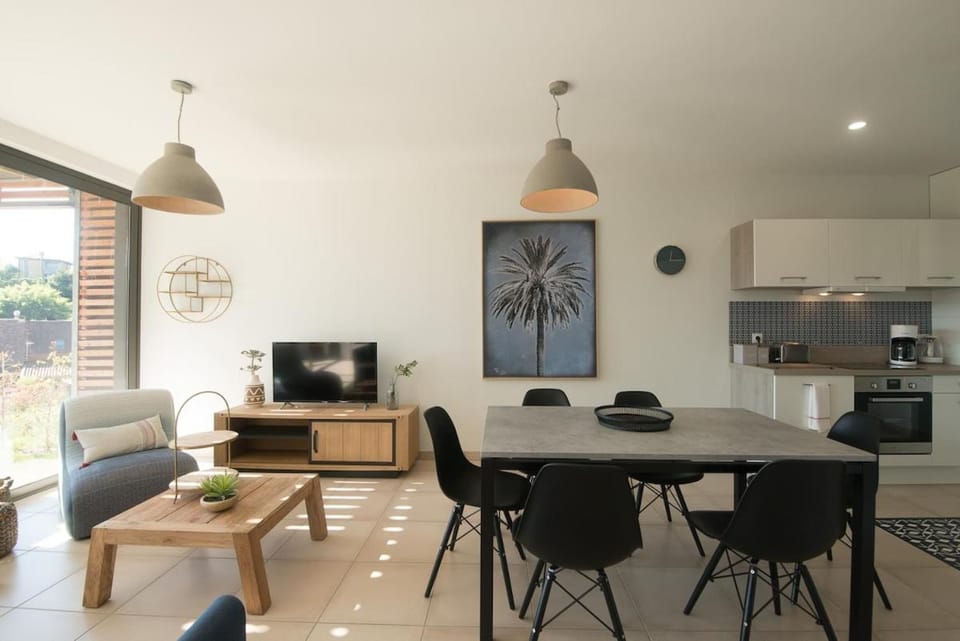 Kitchen or kitchenette, Living room, Dining area