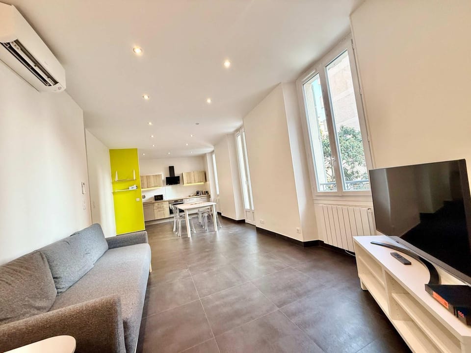 TV and multimedia, Kitchen or kitchenette, Living room, Seating area, Dining area, Evening entertainment, air conditioner