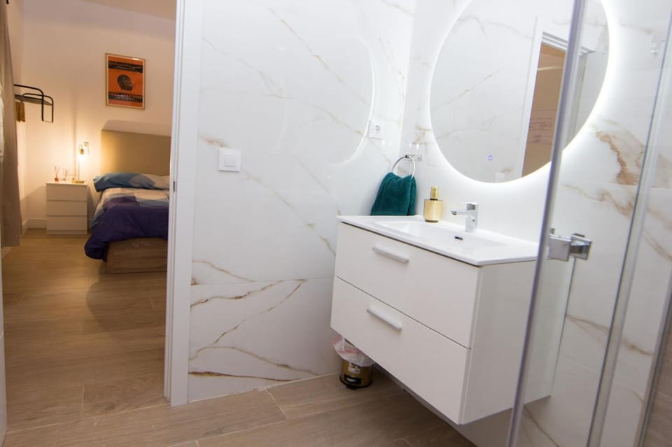 Double room with private bathroom in Alicante 3 Bed and Breakfast in Alicante