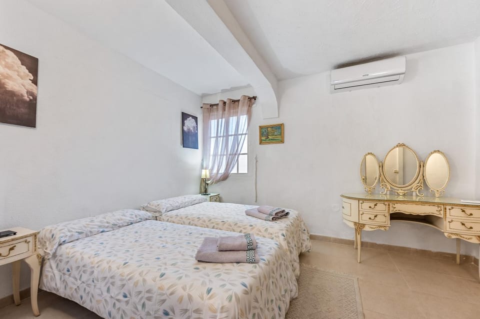 Property building, Living room, Bedroom