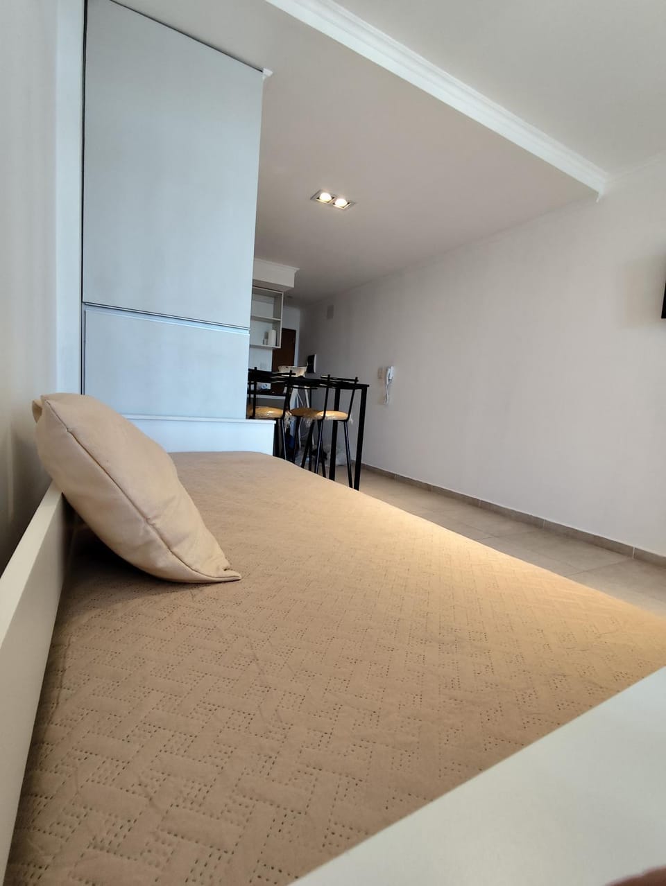 Bed, Living room, Photo of the whole room, Seating area, Dining area