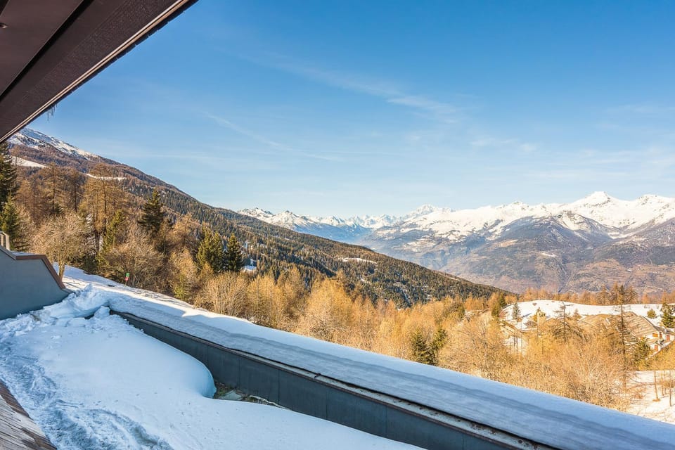 Nearby landmark, Day, Natural landscape, Winter, View (from property/room), Balcony/Terrace, Mountain view