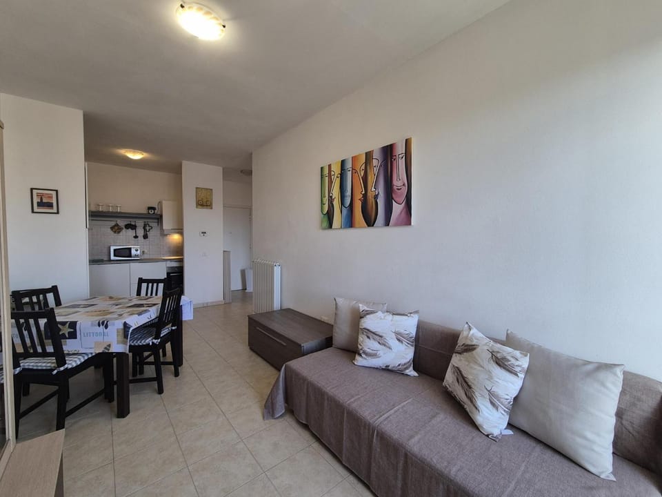 Bed, Kitchen or kitchenette, Living room, Dining area, oven