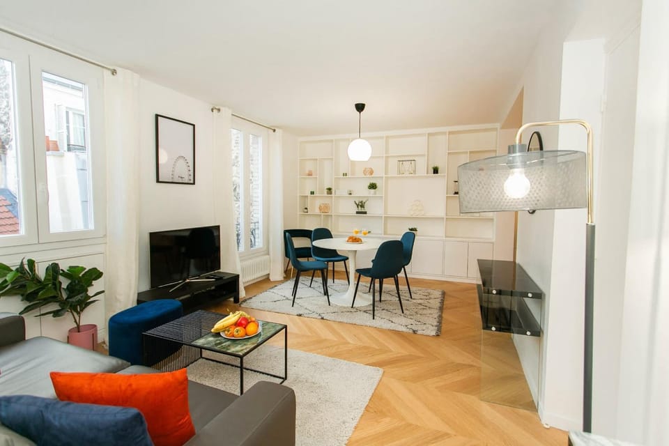 Living room, Seating area, Dining area