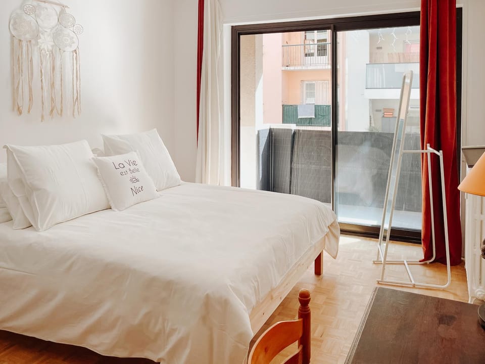 Grand Appartement à Nice avec Parking Apartment in Nice