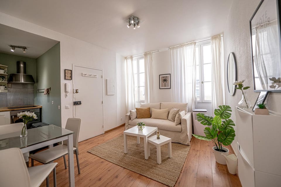 La Suite Ponchettes Vieux Nice Plage à 5 min quartier animé Apartment in Nice