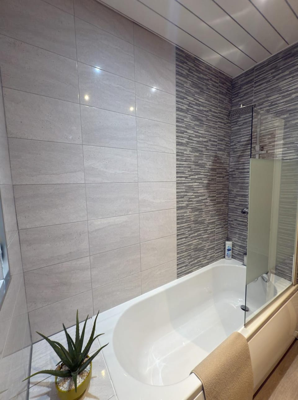 Sleeps 4, FREE Parking, Close to Old Trafford Apartment in Salford