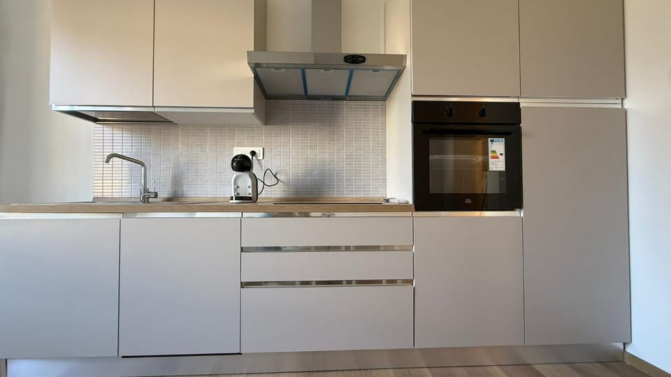 Coffee/tea facilities, Kitchen or kitchenette, oven, kitchen