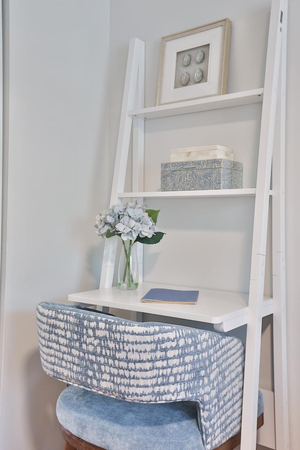 Business facilities, furniture