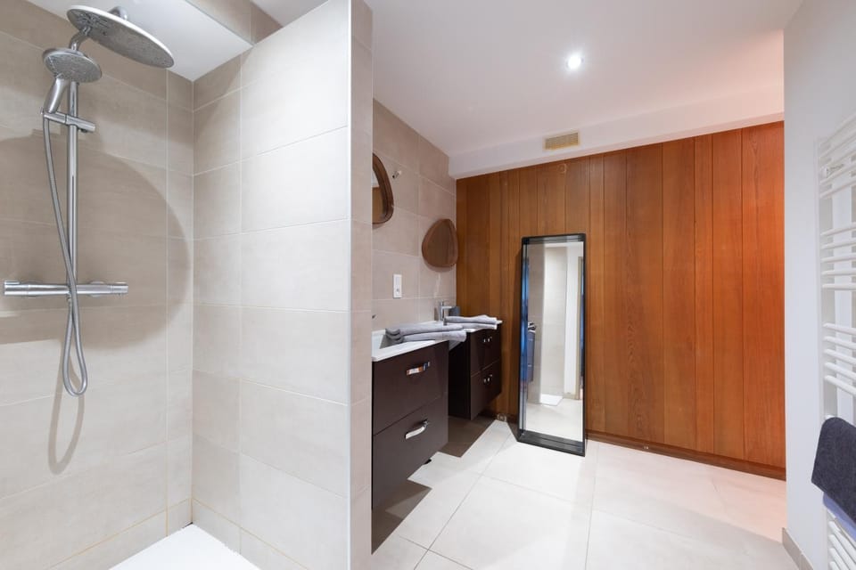 Bathroom, Living room