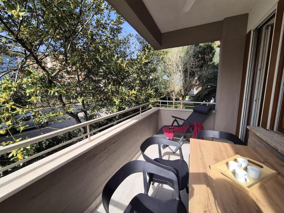 View (from property/room), Balcony/Terrace, Dining area
