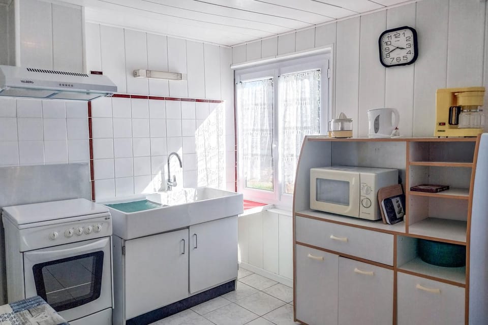 Coffee/tea facilities, Kitchen or kitchenette, oven, pet friendly, stove, toaster