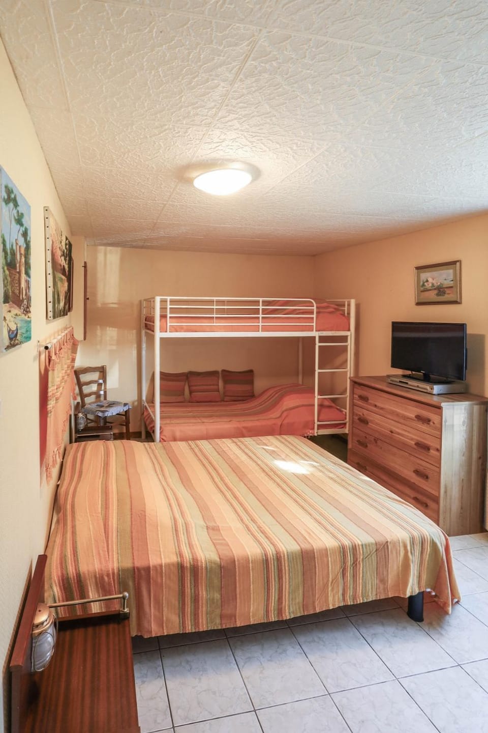 Bed, TV and multimedia, Bedroom, bunk bed