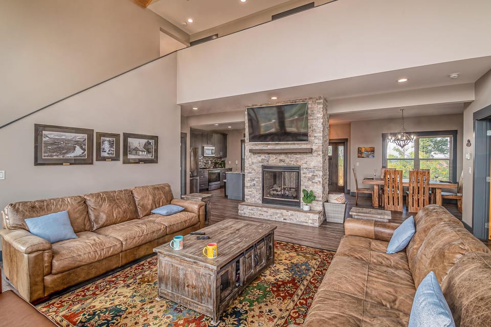 Viewtopia - Luxury Smoky Mountain Cabin in Gatlinburg | Views, Hot Tub, Firepit & Game Loft Cabin in Gatlinburg