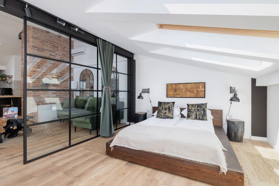 Bed, Photo of the whole room