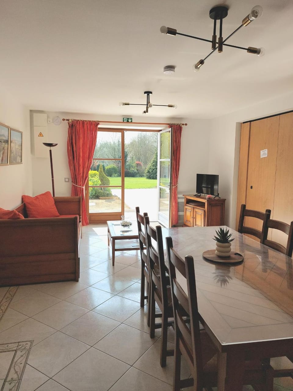 Kitchen or kitchenette, Living room