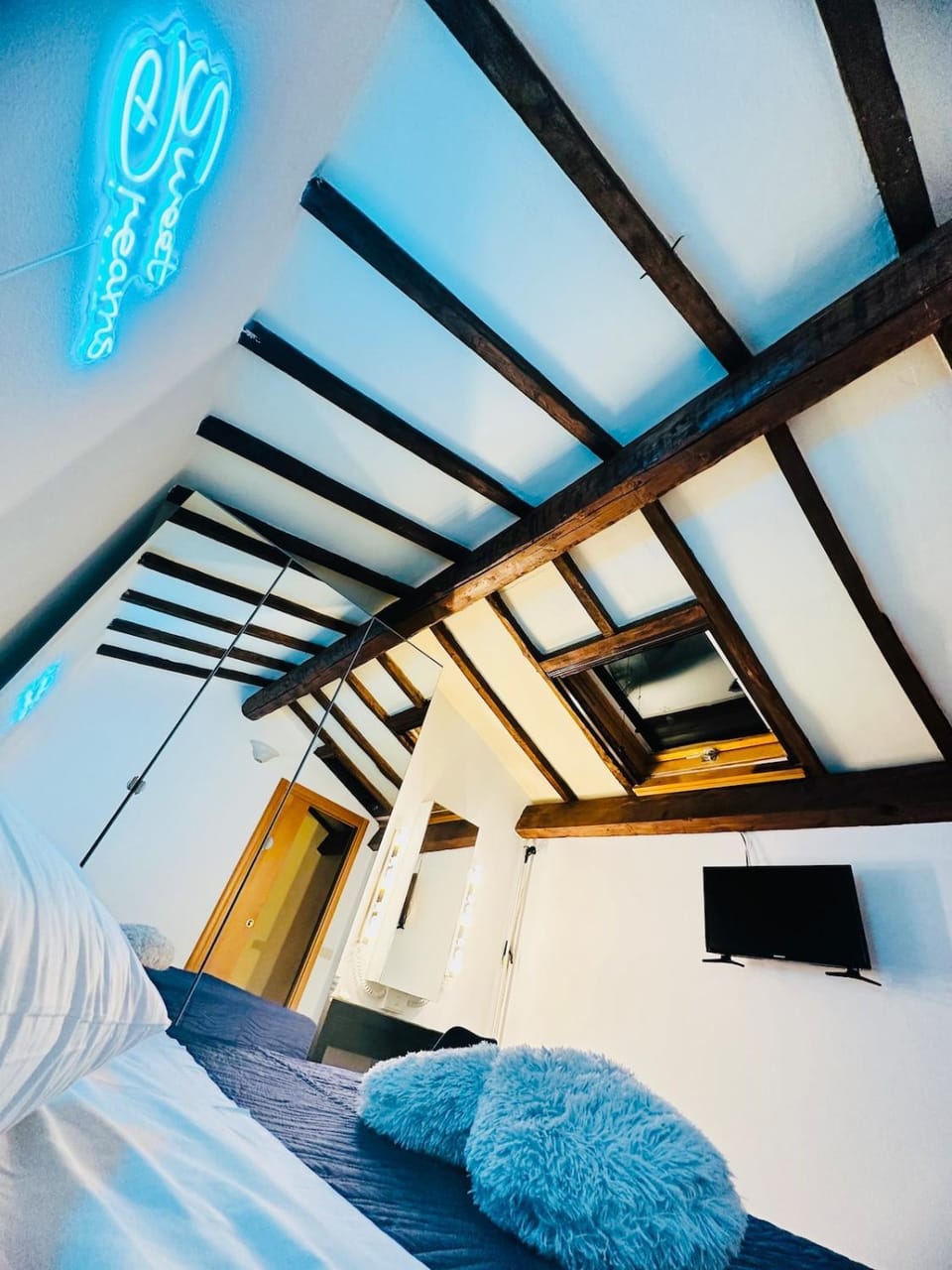 Bed, Bedroom, Family, air conditioner
