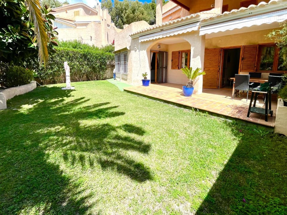 Property building, Patio, Natural landscape, BBQ facilities, Garden, Dining area, Garden view