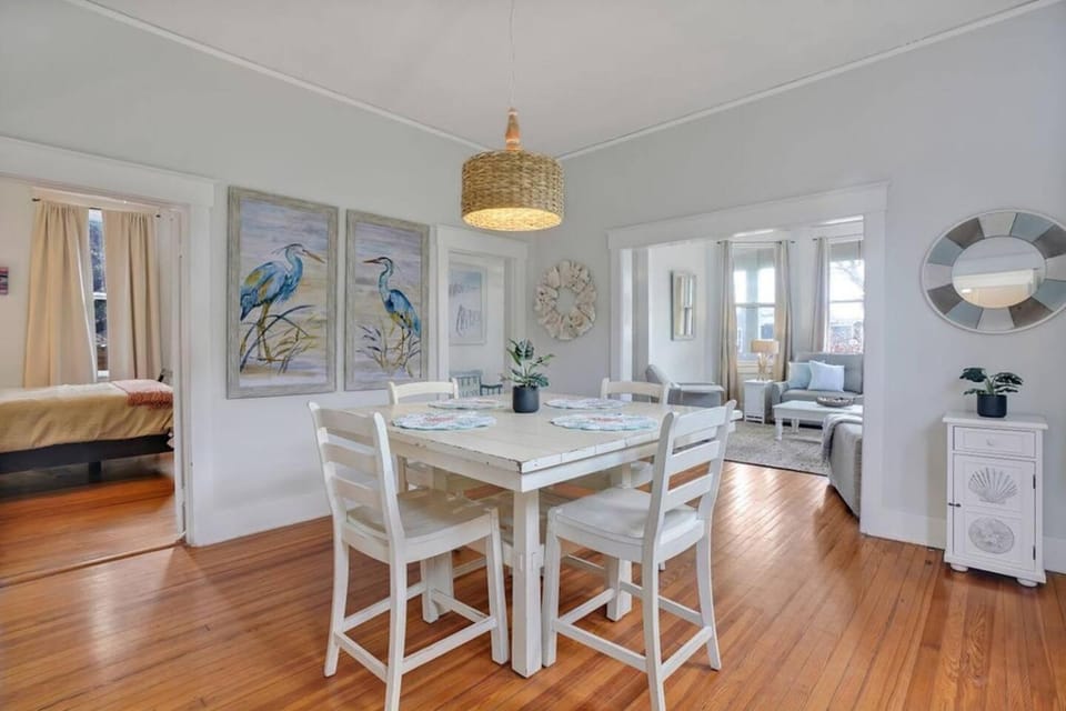 High Tide Historic Duplex Apartment in Wilmington