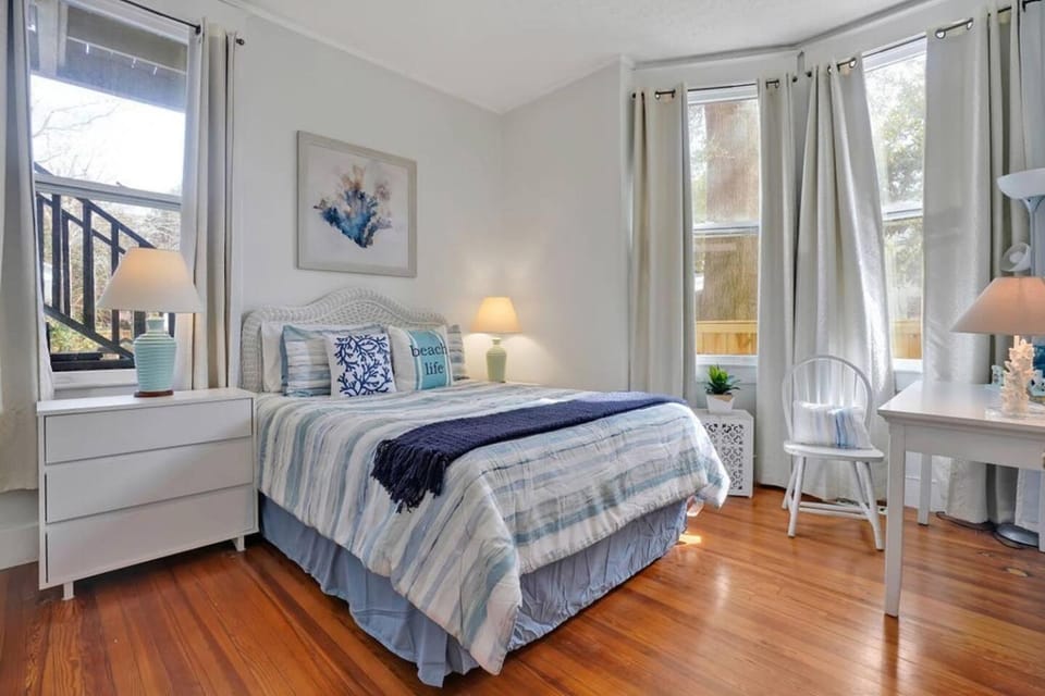 High Tide Historic Duplex Apartment in Wilmington