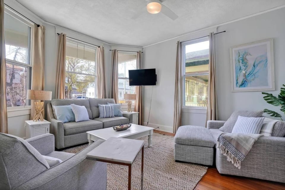 High Tide Historic Duplex Apartment in Wilmington