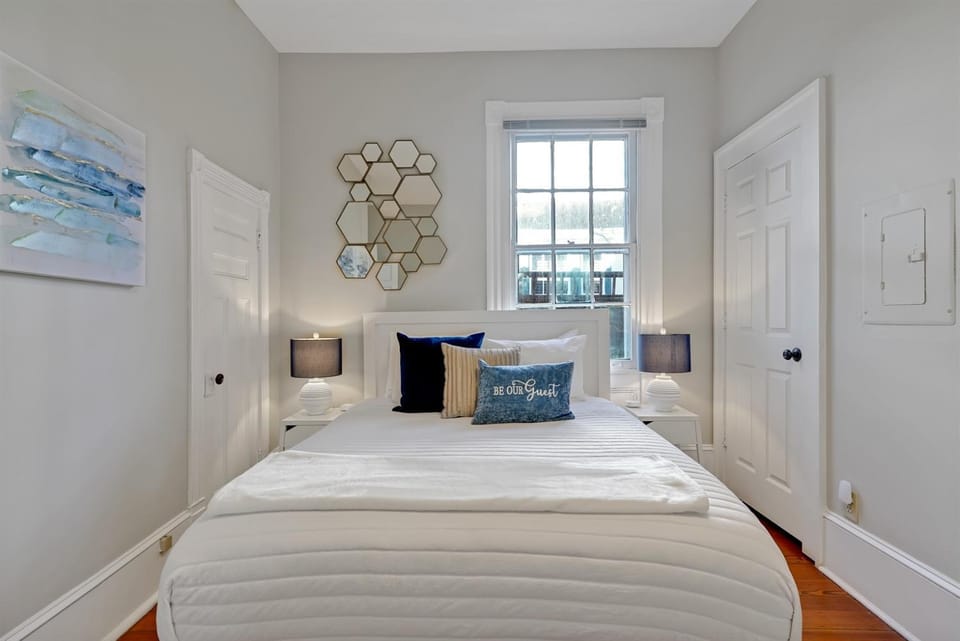 Savannah Suite on Front Apartment in Wilmington