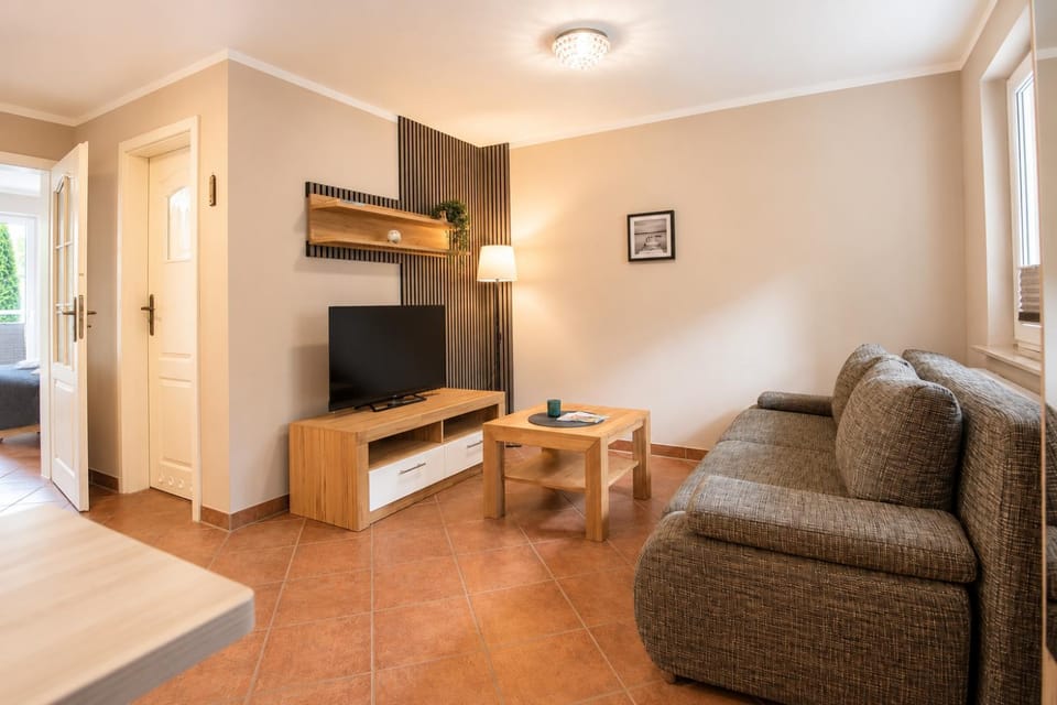 TV and multimedia, Living room, Photo of the whole room, Seating area, Evening entertainment